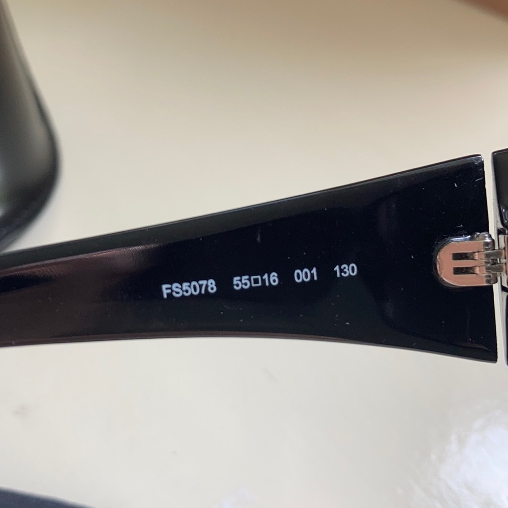 Fendi sunglasses and case - Picture 8 of 15